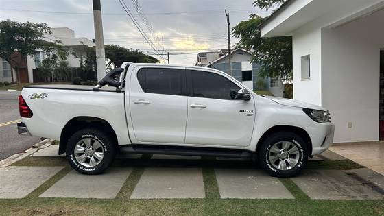 TOYOTA HILUX 2.7 SRV 4X4 CD 16V FLEX 4P AUTOMÁTICO TOYOTA HILUX 2.7 SRV 4X4 CD 16V FLEX 4P AUTOMÁTICO